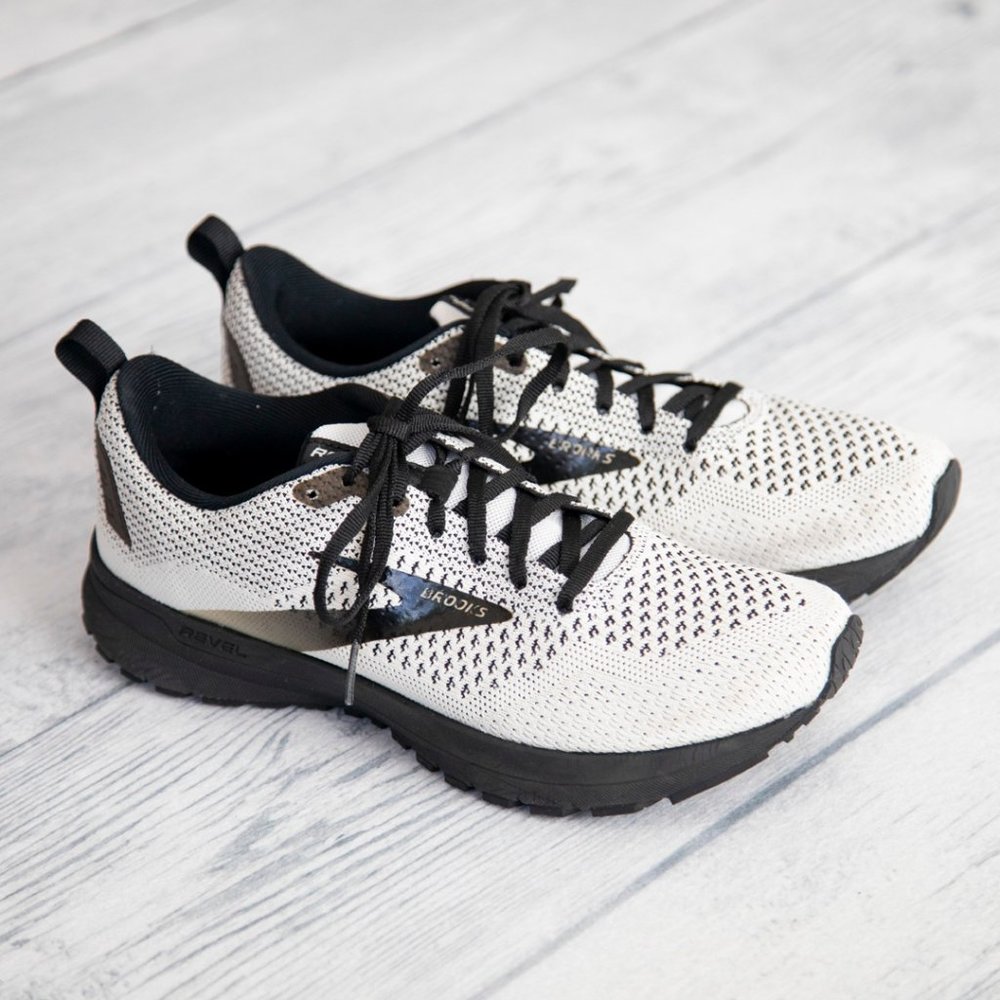 Women's Brooks Revel 4 Running Shoe Size 9 B